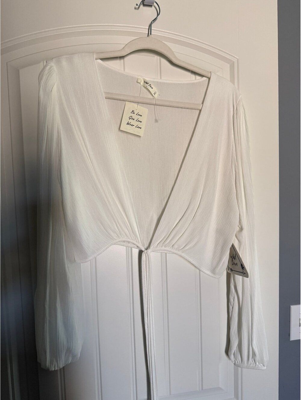 Wild Love Boutique Boho Wrap Tie Top White size Large.